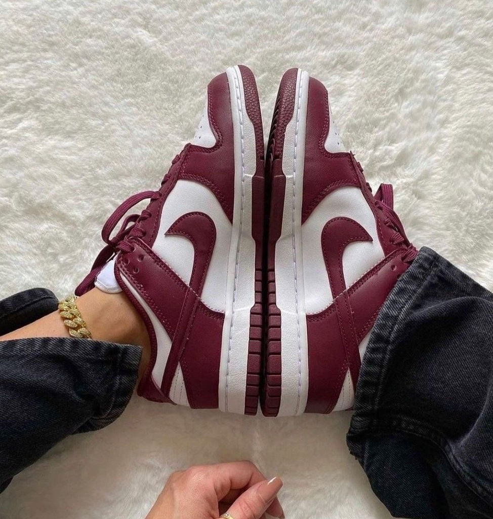 Nike Dunk Vintage Red.