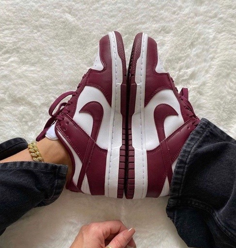 Nike Dunk Vintage Red.